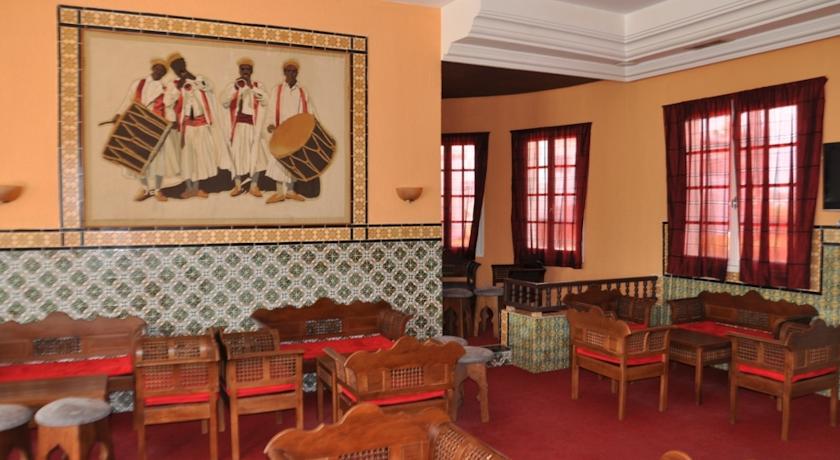 Imagen del bar/restaurante del Hotel Residence Ain Meriem. Foto 2