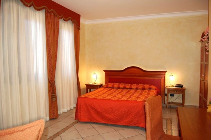 Imagen de la habitación del Hotel Residence Alberghiero Eolie. Foto 7