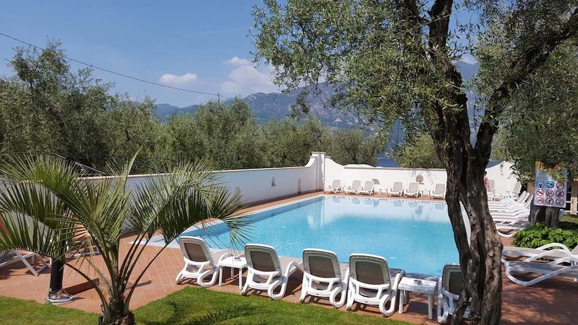 Imagen de la piscina del Hotel Residence Alesi. Foto 15