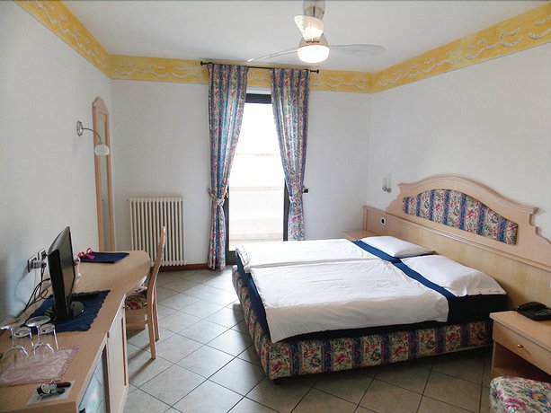 Imagen de la habitación del Hotel Residence Alesi. Foto 10