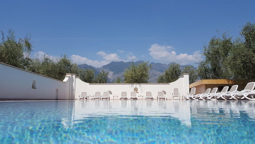 Imagen de la piscina del Hotel Residence Alesi. Foto 19