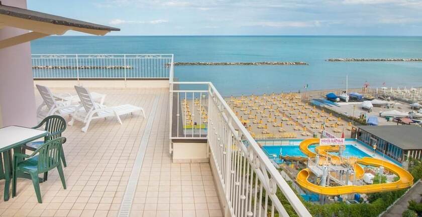 Imagen de la habitación del Hotel Residence Amalfi. Foto 33