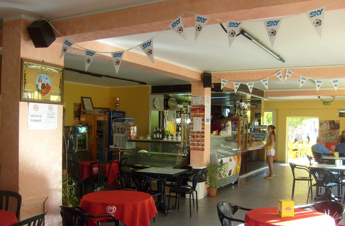 Imagen del bar/restaurante del Hotel Residence Ampurias. Foto 8