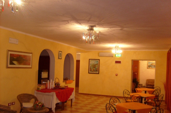 Imagen del bar/restaurante del Hotel Residence Ampurias. Foto 9