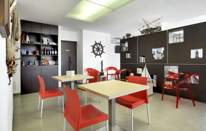 Imagen de la piscina del Hotel Residence Blu Modicamare. Foto 16