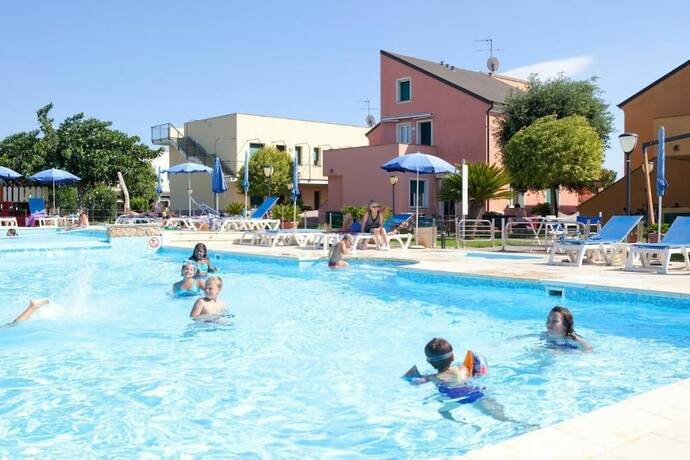 Imagen de la piscina del Hotel Residence Borgomare. Foto 16