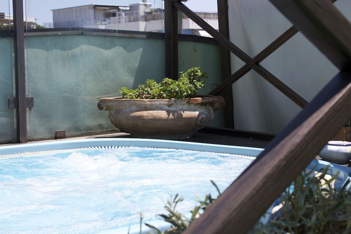 Imagen de la piscina del Hotel Residence Charles. Foto 19
