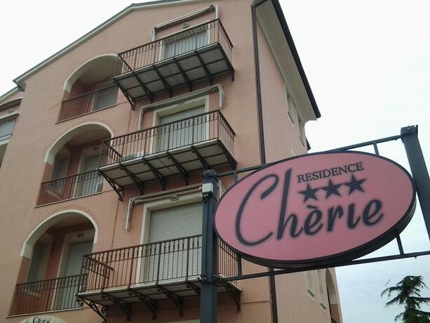 Imagen general del Hotel Residence Cherie. Foto 7