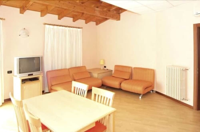 Imagen de la habitación del Hotel Residence Dei Fiori, Romanico. Foto 11