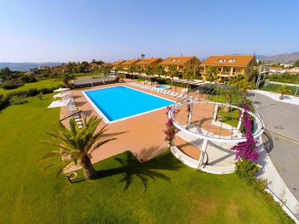 Imagen de la piscina del Hotel Residence Dei Margi. Foto 7