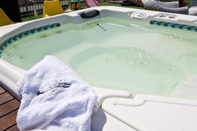 Imagen de la piscina del Hotel Residence Divina. Foto 12