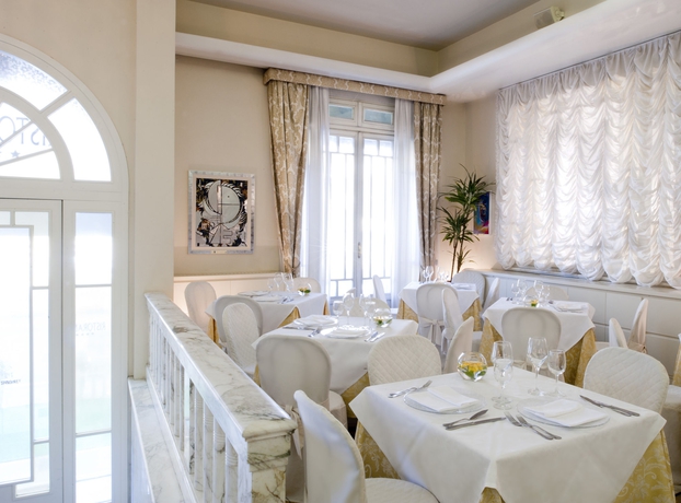 Imagen del bar/restaurante del Hotel Residence Esplanade. Foto 5