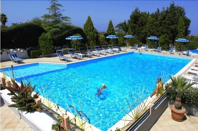 Imagen de la piscina del Hotel Residence Felix. Foto 16