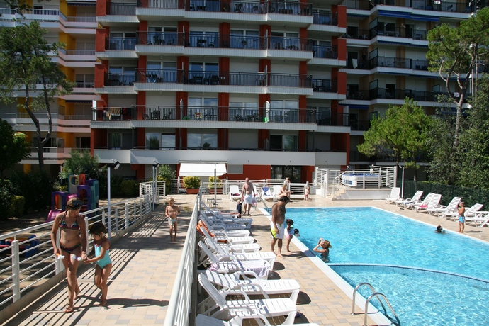 Imagen de la piscina del Hotel Residence Florida. Foto 14