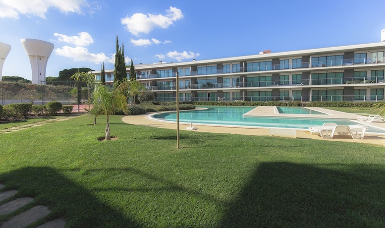Imagen de la piscina del Hotel Residence Golf Club, Loul&eacute;. Foto 19