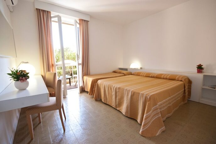 Imagen de la habitación del Hotel Residence Golfo Della Lacona. Foto 11