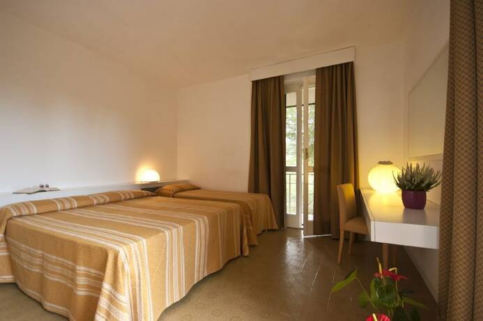 Imagen general del Hotel Residence Golfo Della Lacona. Foto 3