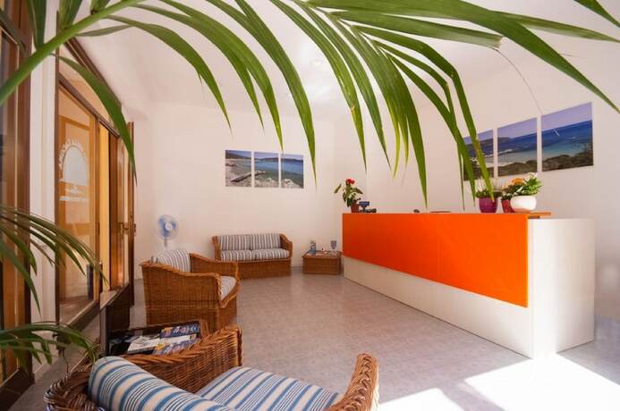 Imagen general del Hotel Residence Golfo Della Lacona. Foto 10
