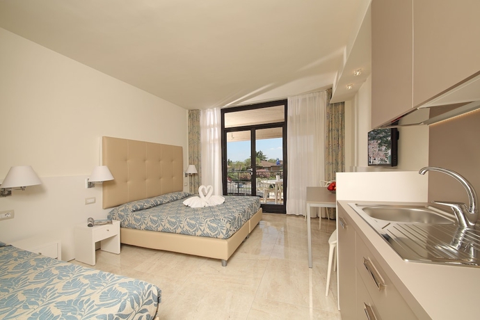 Imagen de la habitación del Hotel Residence Holiday, Colombare. Foto 8