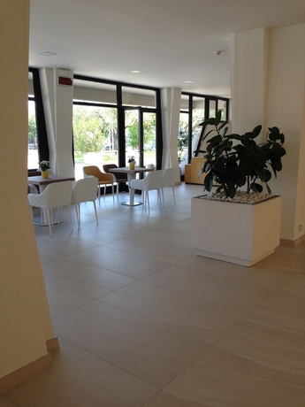 Imagen de los interiores del Hotel Residence Holiday, Colombare. Foto 19