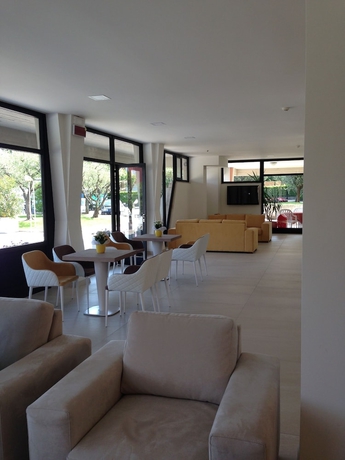 Imagen del bar/restaurante del Hotel Residence Holiday, Colombare. Foto 2