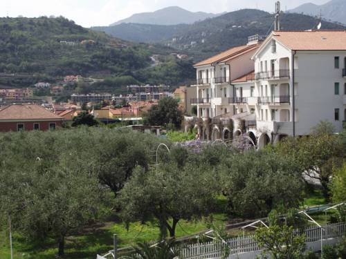 Imagen general del Hotel Residence Il Borgo Degli Ulivi Resort. Foto 1
