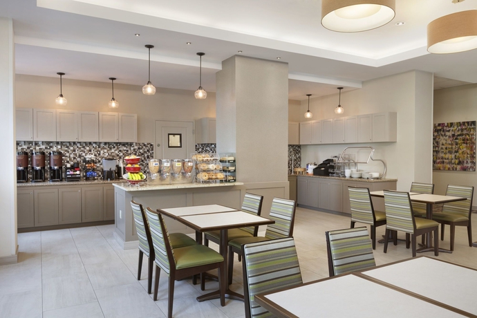 Imagen del bar/restaurante del Hotel Residence Inn Alexandria Old Town South At Carlyle. Foto 4