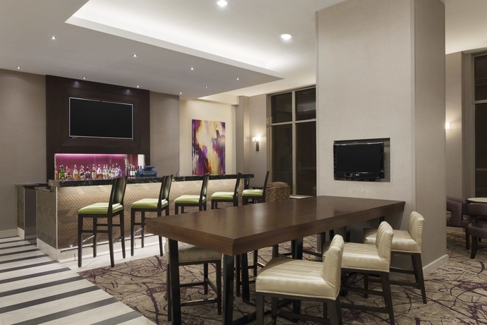 Imagen del bar/restaurante del Hotel Residence Inn Alexandria Old Town South At Carlyle. Foto 5