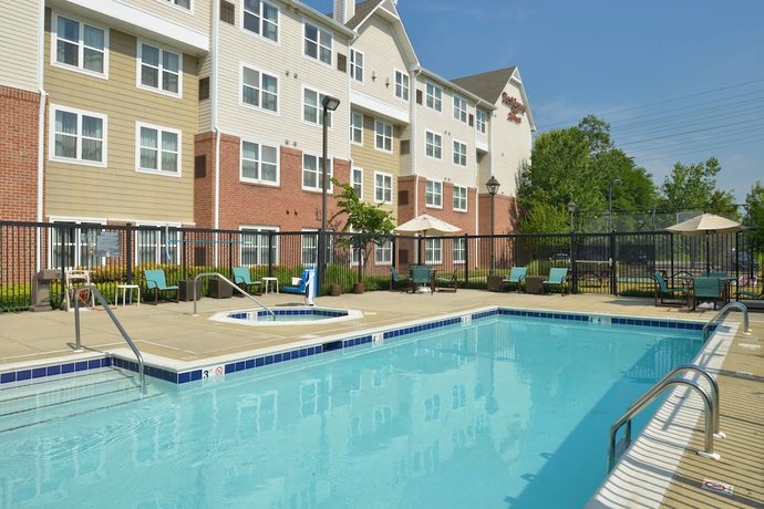 Imagen de la piscina del Hotel Residence Inn Baltimore White Marsh. Foto 17