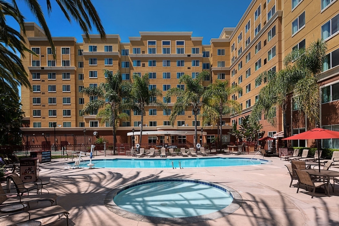 Imagen de la piscina del Hotel Residence Inn By Marriott Anaheim Resort Area. Foto 19