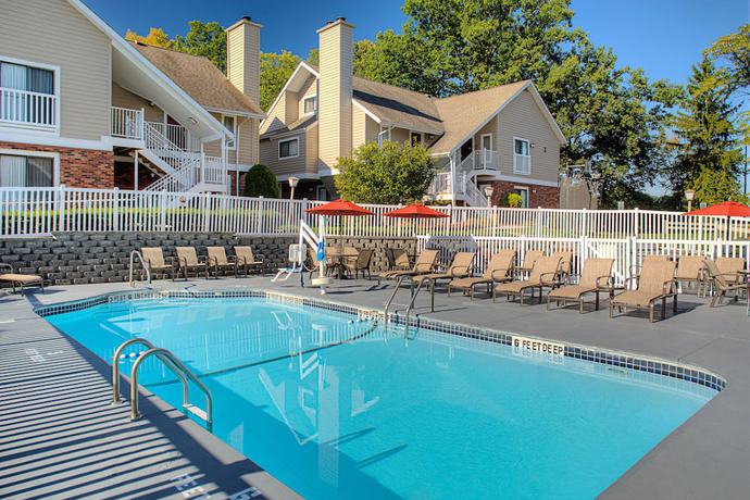 Imagen de la piscina del Hotel Residence Inn By Marriott Binghamton. Foto 14