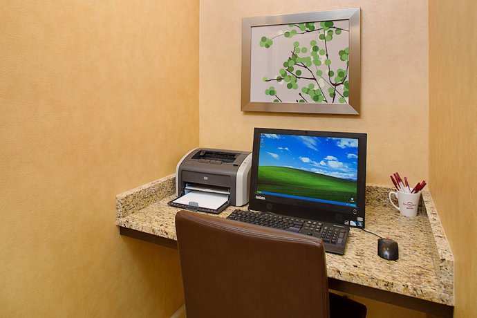 Imagen de los interiores del Hotel Residence Inn By Marriott Binghamton. Foto 12