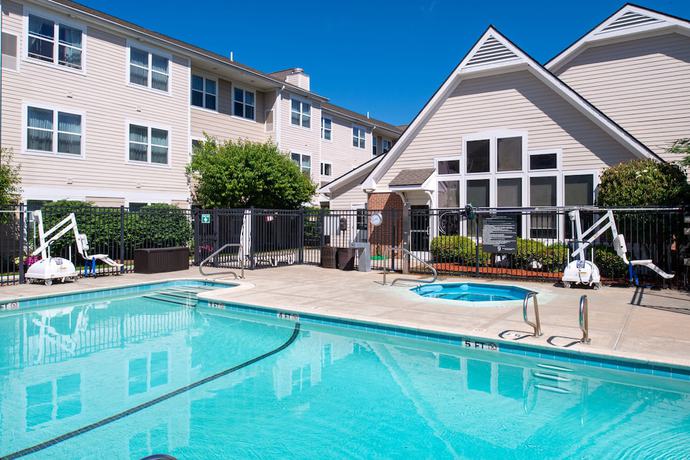 Imagen de la piscina del Hotel Residence Inn By Marriott Boston Andover. Foto 19