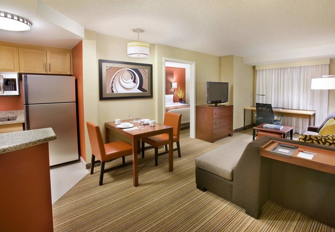 Imagen de los interiores del Hotel Residence Inn By Marriott Calgary Airport. Foto 9