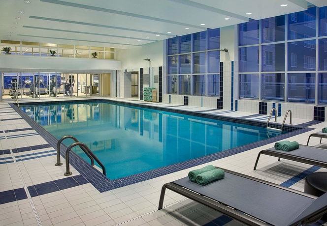 Imagen de la piscina del Hotel Residence Inn By Marriott Calgary Airport. Foto 12