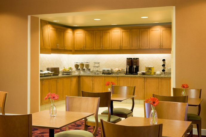 Imagen del bar/restaurante del Hotel Residence Inn By Marriott Camarillo. Foto 5
