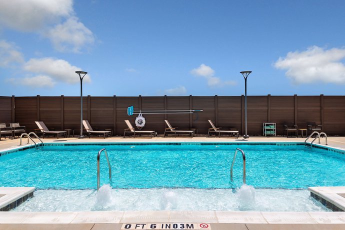 Imagen de la piscina del Hotel Residence Inn By Marriott Charlotte Northlake. Foto 12