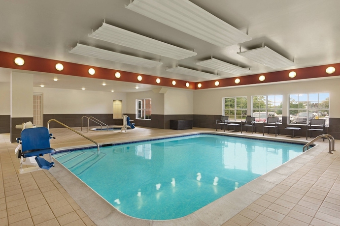 Imagen de la piscina del Hotel Residence Inn By Marriott Chicago Bloomingdale. Foto 19
