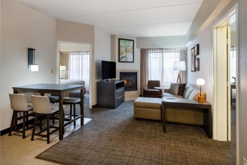 Imagen de la habitación del Hotel Residence Inn By Marriott Chicago Oak Brook. Foto 14