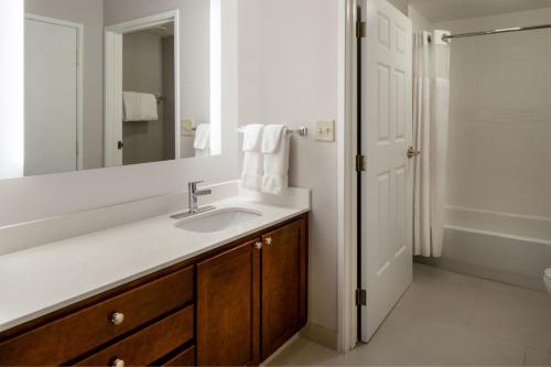 Imagen de la habitación del Hotel Residence Inn By Marriott Chicago Oak Brook. Foto 16