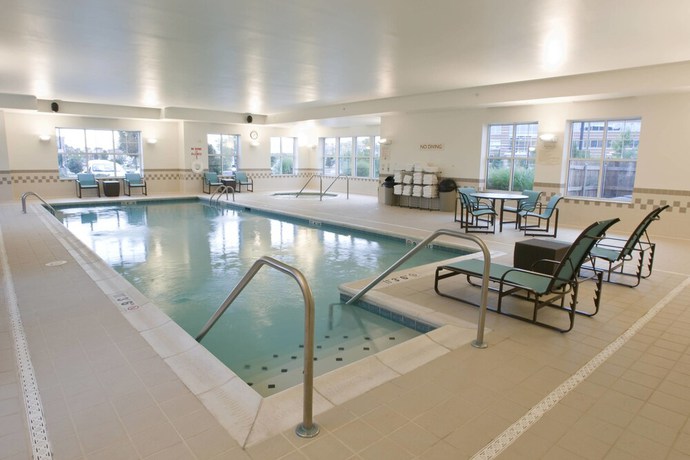 Imagen de la piscina del Hotel Residence Inn By Marriott Cincinnati North/west Chester. Foto 16
