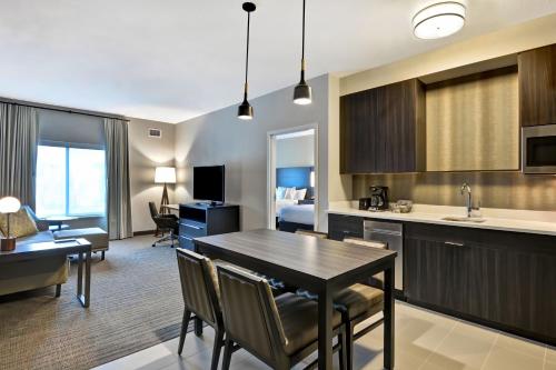 Imagen de la habitación del Hotel Residence Inn By Marriott Cleveland Airport/middleburg Heights. Foto 18