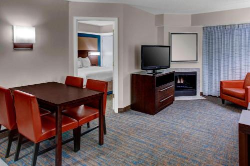 Imagen de la habitación del Hotel Residence Inn By Marriott Cleveland Beachwood. Foto 16