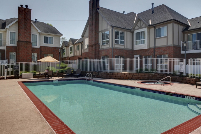 Imagen de la piscina del Hotel Residence Inn By Marriott Cleveland Independence. Foto 19