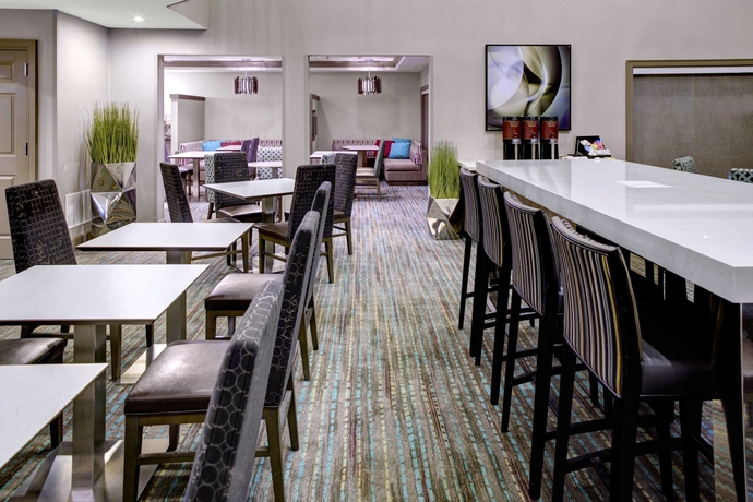 Imagen del bar/restaurante del Hotel Residence Inn By Marriott Cleveland Independence. Foto 4