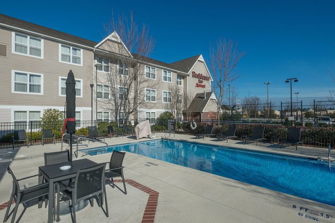 Imagen de la piscina del Hotel Residence Inn By Marriott Columbus. Foto 12