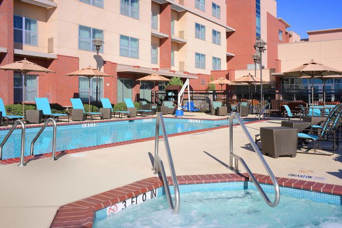 Imagen de la piscina del Hotel Residence Inn By Marriott Dallas Plano/the Colony. Foto 14