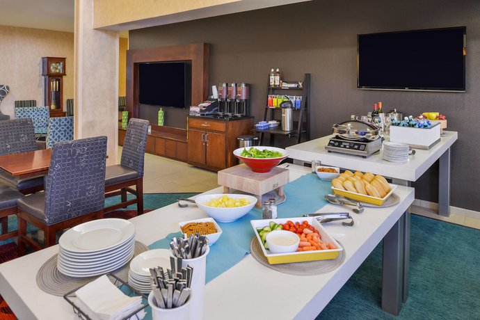 Imagen del bar/restaurante del Hotel Residence Inn By Marriott Dayton Troy. Foto 5