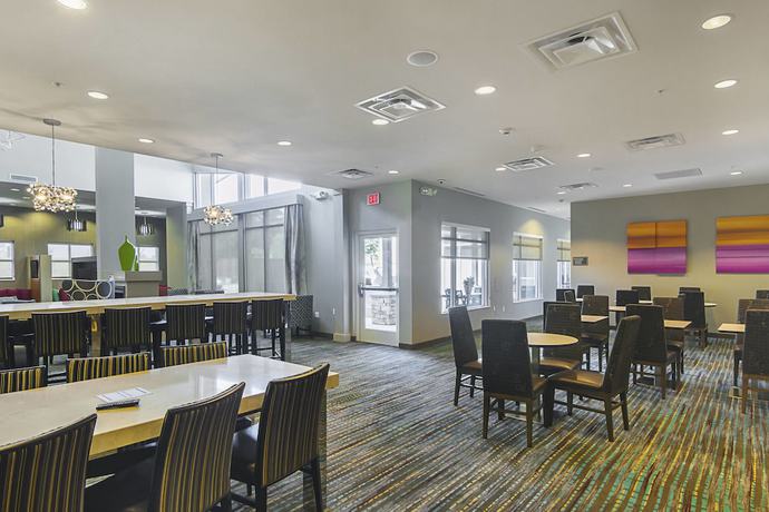 Imagen del bar/restaurante del Hotel Residence Inn By Marriott Denton. Foto 7