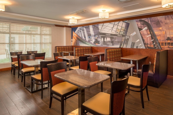 Imagen del bar/restaurante del Hotel Residence Inn By Marriott Dulles Airport At Dulles 28 Centre. Foto 3